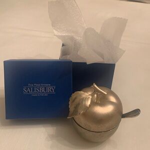 Salisbury Fine Metal Artisans Beautiful Apple W/ Spoon.